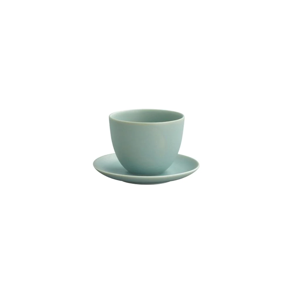 Tasse avec soucoupe "Pebble" de Kinto vert mousse