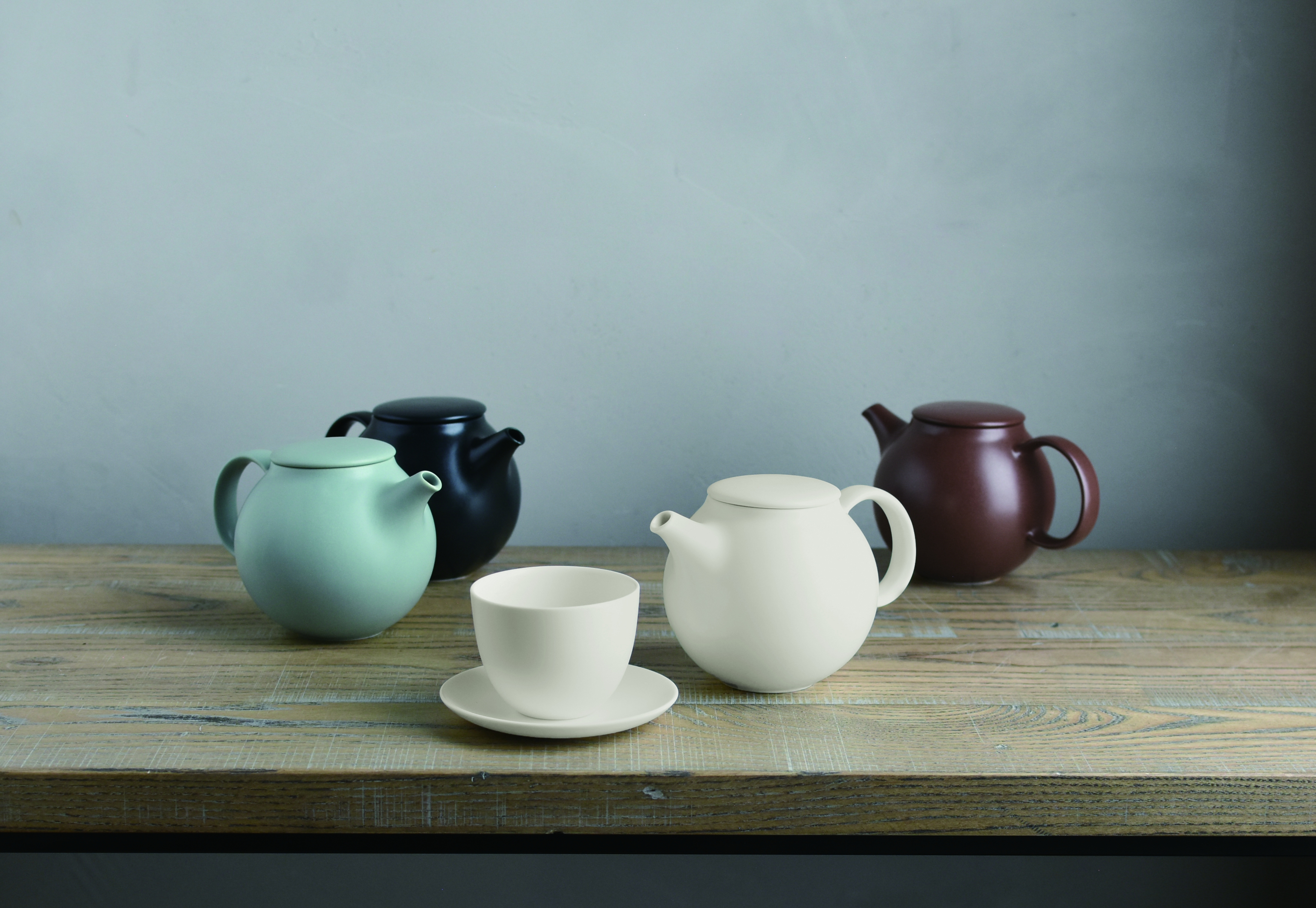 "Pebble" teapot from Kinto black